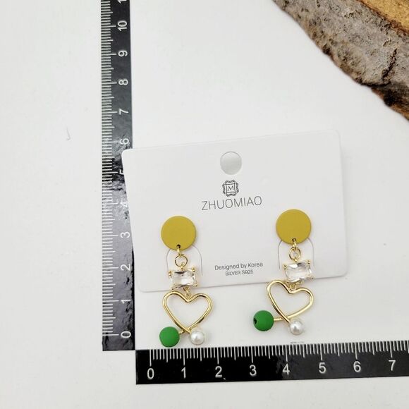 Brand New Gold Tone Heart Pearl Earrings - Picture 6 of 6